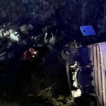 Maden İşçilerini Taşıyan Midibüs, Şirvan'da Uçuruma Devrildi: 15 Yaralı Var 3 siirtte maden iscilerini tasiyan midibus ucuruma yuvarlandi 2si agir 15 yarali 64566f94cfb8