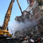 sindirgida hasar goren yuksek katli binalarin riskli bolumleri traslaniyor 01c001e5a200