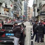 Zonguldak'ta Kadın ve Erkekler Arasında Sokakta Kavga: Polis Biber Gazı ile Müdahale Etti 2 sokak ortasinda tekmeli yumruklu kavga kamerada 15b1889dd075