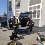 Bursa'da Şüpheli Araçta Uyuşturucu Ecza Bulundu, İki Kişi Gözaltına Alındı 1 suphe uzerine durdurulan aracta 5 bin 526 adet uyusturucu ecza ele gecirildi 9475f4310007