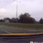 taksi soforunun manevra yapip kazayi onledigi anlar arac ici kamerasina yansidi a833db5e5c64