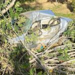 tarlaya yuvarlanan otomobilin surucusu oldu a196bcfa41fc