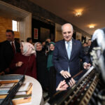 Kurtulmuş, Sanat Sergisini Ziyaret Etti ve Sanatçıları Kutladı 4 tbmmde gazze konulu sanat sergisi 2 572071546082