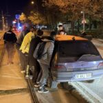 tramvay yoluna giren otomobil cevredekilerin yardimiyla cikarildi surucuye ceza uygulandi 23d8720c1fb7