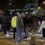 tramvay yoluna giren otomobil cevredekilerin yardimiyla cikarildi surucuye ceza uygulandi e9149c130a61