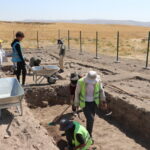 Kayseri'de Tarihi Kültepe'de Türk ve Koreli Arkeologların Ortak Kazı Çalışmaları Başladı 9 turk ve koreli arkeologlardan 4 bin yil once anadolunun en gorkemli binasinin kalintilarinda ortak calisma 41435b678ec0