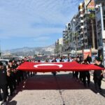 350 METRE UZUNLUĞUNDA ATATÜRK POSTERİYLE ANMA YÜRÜYÜŞÜ GERÇEKLEŞTİRİLDİ 4 ulu onder mustafa kemal ataturk izmirde anildi 3 159c817dc0a6