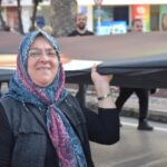 350 METRE UZUNLUĞUNDA ATATÜRK POSTERİYLE ANMA YÜRÜYÜŞÜ GERÇEKLEŞTİRİLDİ 6 ulu onder mustafa kemal ataturk izmirde anildi 3 aa5362d74560