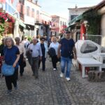 Rumların Torunları, 103 Yıl Sonra Urla'ya Gelerek Atalarının İzlediği İzleri Gezdi 7 urlali rumlarin torunlari 103 yil sonra atalarinin yasadigi kentte bulustu 2a4e1d9938b6