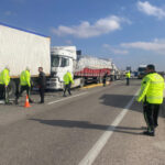 Kadınhanı'nda 4 TIR'ın karıştığı kazada bir kişi yaşamını yitirdi, iki kişi yaralandı 4 4 tir zincirleme kazaya karisti 1 olu 2 yarali 8aa73876b383