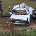 agaca carpan otomobil ikiye bolundu 1 agir yarali a5602ec2e0b7