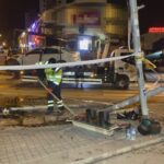 Çankaya'da Otomobilin Motosiklete Çarpması Sonucu 4 Kişi Yaralandı 1 ankarada otomobil motosiklete ve sinyalizasyon diregine carpip takla atti 4 yarali 1394c6d921f0