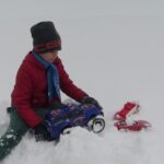 Borçka'da Yoğun Kar Yağışı Sürücüleri Zora Soktu, Çocuklar Eğlendi 2 artvinde kar nedeniyle araclar yolda kaldi suruculer ates yakip isindi 642fd2066bc0