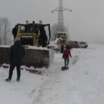 Borçka'da Yoğun Kar Yağışı Sürücüleri Zora Soktu, Çocuklar Eğlendi 3 artvinde kar nedeniyle araclar yolda kaldi suruculer ates yakip isindi cd7cbcf0d61f