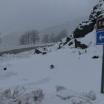 Borçka'da Yoğun Kar Yağışı Sürücüleri Zora Soktu, Çocuklar Eğlendi 6 artvinde kar nedeniyle araclar yolda kaldi suruculer ates yakip isindi d41c50106aa3