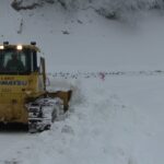 Borçka'da Yoğun Kar Yağışı Sürücüleri Zora Soktu, Çocuklar Eğlendi 1 artvinde kar nedeniyle araclar yolda kaldi suruculer ates yakip isindi f20514638c00