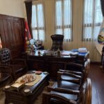 Tokat'ta Başkana Ait Makam Odasında Bulunan Dinleme Cihazı ile İlgili Tutuklamalar Gerçekleşti 1 baskanin makam odasindan cikan dinleme cihazindaki sim kart cihazi bulan kisinin ustune kayitli cikti 84a9ffe1b128