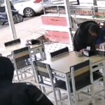 bogazina seker takilan cocugu heimlich manevrasiyla kurtardi o anlar kamerada 5b2b5d0f7ab8