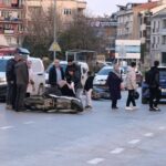 İnegöl'de motosiklet kazasında 4 kişi yaralandı, sürücü annesinin yarasına duyarsız kalmadı. 2 bursada iki motosikletin carpistigi kazada 4 kisi yaralandi annesinin elini tutarak moral verdi efda2b6f0d86