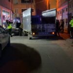 İnegöl'de Alkollü Sürücü, Park Halindeki Araçlara Çarparak Kaçtı, Yakalandı 2 bursada park halindeki 3 araca carpip kacan kamyonetin alkollu surucusu yakalandi fd2d21b253ac