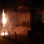 Körfez Cemevi Önündeki Trafo Yangını, Protokol Üyelerini Panikletti 4 cemevinin onundeki trafo yandi c261482c73c2