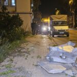 cocuk surucunun kullandigi otomobil kamyonetle carpistiktan sonra evin duvarina vurdu 1 olu 1 yarali 32ac5d58919f