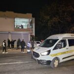 cocuk surucunun kullandigi otomobil kamyonetle carpistiktan sonra evin duvarina vurdu 1 olu 1 yarali 4443782c3240