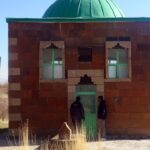 Tarihi Haydar Baba Türbesi Mezarları Definecilerin Hedefi Oldu 4 defineciler tarihi haydar baba mezarligini talan etti 2653e55dccae