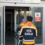 devrilen skuterin surucusunun ayaginin uzerinden kamyonet gecti 4bee574b79c4