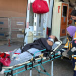 devrilen skuterin surucusunun ayaginin uzerinden kamyonet gecti 8c25fc85cc90