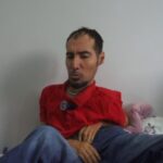 el ve ayaklarini kullanamiyor ama 16 yilda 20 kitabi cikti 7d343ea1addb