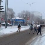 Doğu Anadolu'da Yoğun Kar Yağışı Ulaşımı Olumsuz Etkiledi 8 erzurum ve karsta kar yagisi nedeniyle 66 yerlesim yerinin yolu kapandi 6e5f10c98514