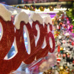 Yılbaşı Hazırlıkları Başladı: Yapay Çam Ağacı ve Süslemelerin Maliyeti 2 Bin ile 22 Bin 500 Lira Arasında Değişiyor 4 evde yilbasi kutlamasina suslu tarife 71f97b9a33cd