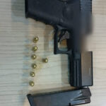 eve yapilan baskinda 1i firari hukumlu 6 kisi tabanca ve bicaklarla polise direndi 747bd30b8ba5