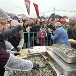 festivalde 10 bin kisiye 3 ton hamsi dagitildi a4a757d8b764