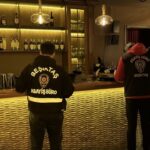 Beşiktaş'ta Yüksek Sesle Müzik Açan Sürücülere 1,5 Milyon Lira Ceza Uygulandı 4 istanbul besiktasta yuksek sesli muzik acan surucu polise yakalandi 14 gunde 15 milyon lira ceza kesildi 6bd70f797463