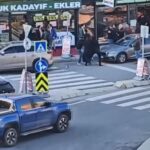 Beylikdüzü'nde Sokak Ortasında Kavgaya Dönüşen Tartışma Kameralara Yansıdı 2 istanbul beylikduzunde 2 grup arasinda tekmeli yumruklu kavga kamerada 83fdeba7b6f1