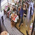 istanbul esenyurtta muzisyen cahit berkayin kullandigi otomobil restorana girdi 2733f737fb7f