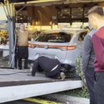 istanbul esenyurtta muzisyen cahit berkayin kullandigi otomobil restorana girdi dca79bdb1d20