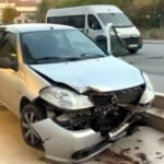 istanbul esenyurtta surucusunun direksiyon hakimiyetini kaybettigi otomobil kaldirima cikti 42a1726fbfcf