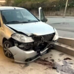 istanbul esenyurtta surucusunun direksiyon hakimiyetini kaybettigi otomobil kaldirima cikti d64430964438