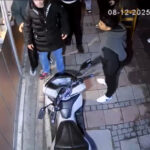 Kağıthane'de Borç Tartışması Baltalı Saldırıya Dönüştü, İş Yeri Zarar Gördü 4 istanbul kagithanede baltayla kuaforu basip klimayi patlatti beni oldurecegini soyledi 903c7f220478