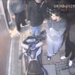 Kağıthane'de Borç Tartışması Baltalı Saldırıya Dönüştü, İş Yeri Zarar Gördü 9 istanbul kagithanede baltayla kuaforu basip klimayi patlatti beni oldurecegini soyledi bf41cfd8e1f7