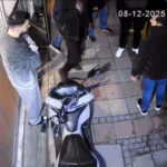 Kağıthane'de Borç Tartışması Baltalı Saldırıya Dönüştü, İş Yeri Zarar Gördü 3 istanbul kagithanede baltayla kuaforu basip klimayi patlatti beni oldurecegini soyledi ed384918d8e8