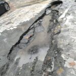 Küçükçekmece'de Yağış Sonrası Altyapı Çalışmalarında Çökme Yaşandı, Araçlar Çukura Düştü 1 istanbul kucukcekmecede yagisin ardindan coken yola 2 kisi ve 2 hafif ticari arac dustu 3373fb15b2b3