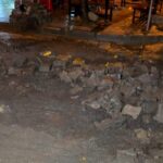 Küçükçekmece'de Yağış Sonrası Altyapı Çalışmalarında Çökme Yaşandı, Araçlar Çukura Düştü 2 istanbul kucukcekmecede yagisin ardindan coken yola 2 kisi ve 2 hafif ticari arac dustu 33db97ce8405