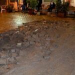 Küçükçekmece'de Yağış Sonrası Altyapı Çalışmalarında Çökme Yaşandı, Araçlar Çukura Düştü 3 istanbul kucukcekmecede yagisin ardindan coken yola 2 kisi ve 2 hafif ticari arac dustu dd2a57731dfd