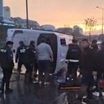 Maltepe'de Servis Minibüsü Devrildi, 3 Yaralı! 1 istanbul maltepe d 100de servis minibusu devrildi 3 yarali 2 ek goruntuyle 9fe7ddb7881b