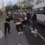 istanbul sariyerde trafikte suruculerin yol verme kavgasi kamerada d0cd19be0863