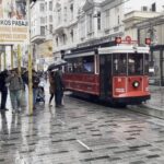 İstanbul'da Gece Yağmuru Etkisini Gösteriyor, Taksim'de Yağış Altında Yürüyenler Dikkati Çekti 3 istanbul taksimde saganak etkili oldu a1a2c34728fa